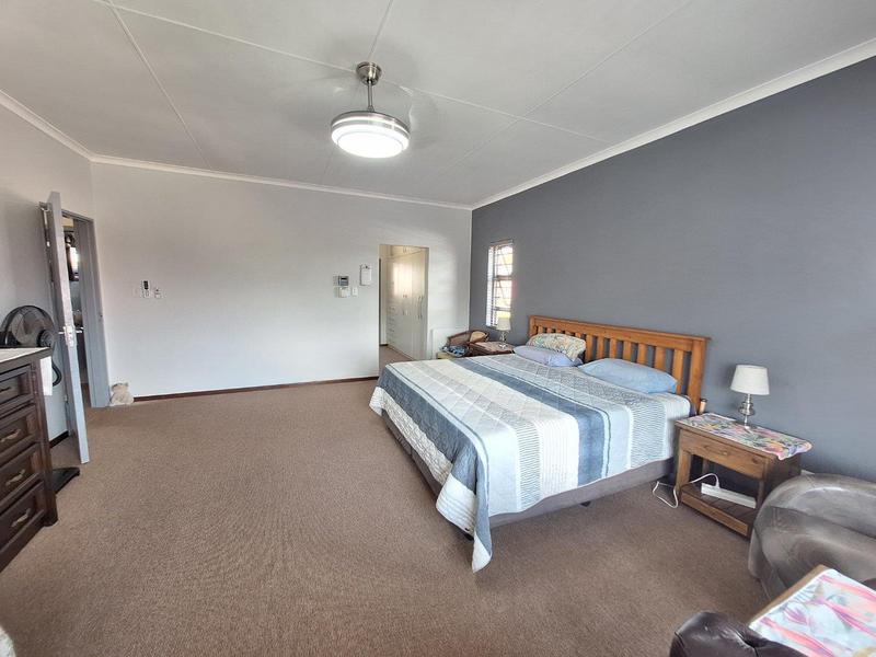 4 Bedroom Property for Sale in Fraaiuitsig Western Cape